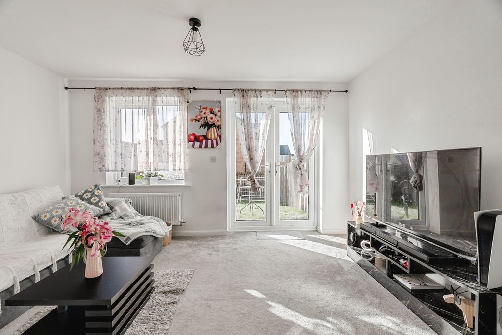 Property photo 2 of 19 Pbox-Img.Jpg