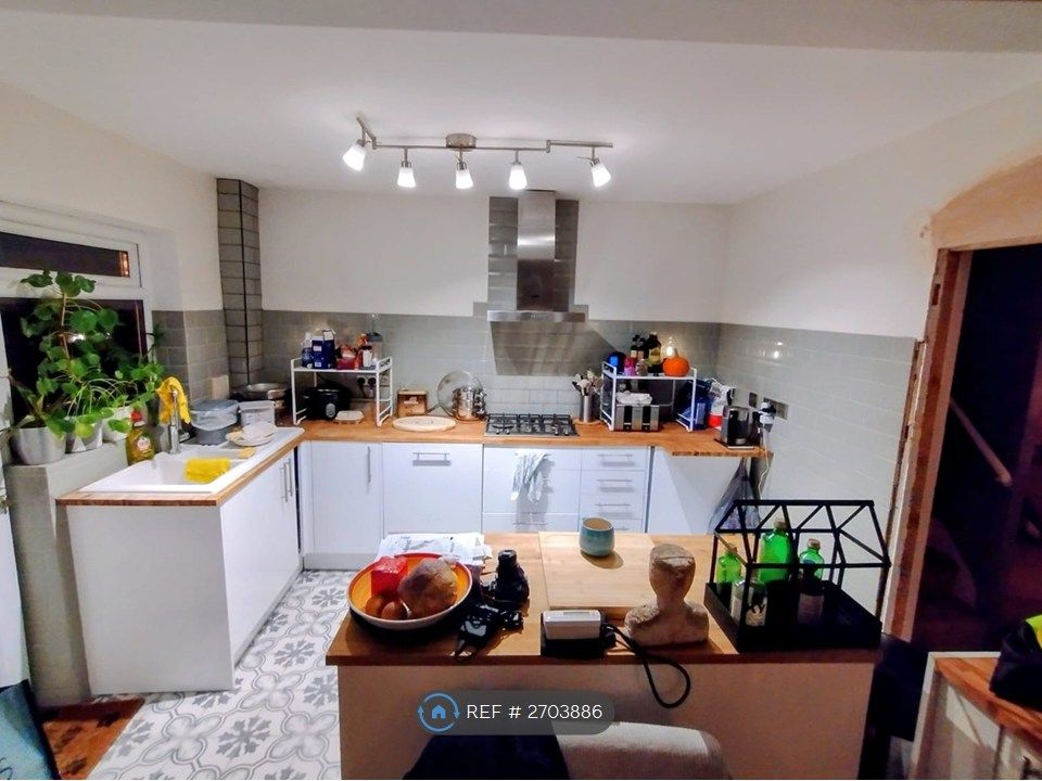 Property photo 1 of 11 Kitchen Breakfast Bar