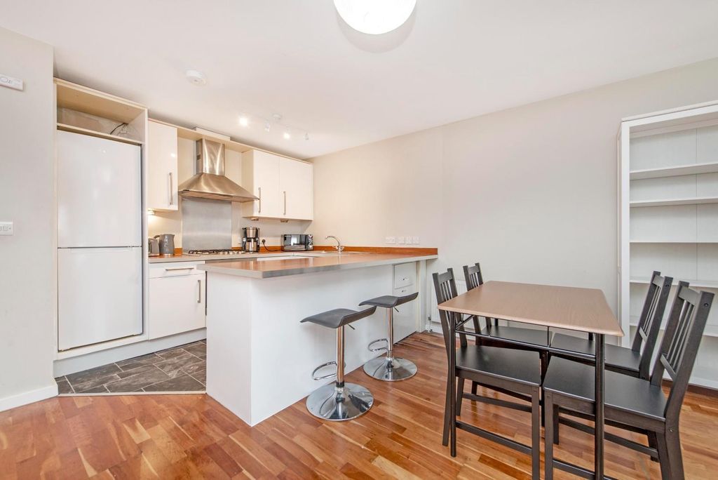 Property photo 2 of 13 30620_Hunters_Flat_3___10_Quaker_Street_15_Lo.Jpg