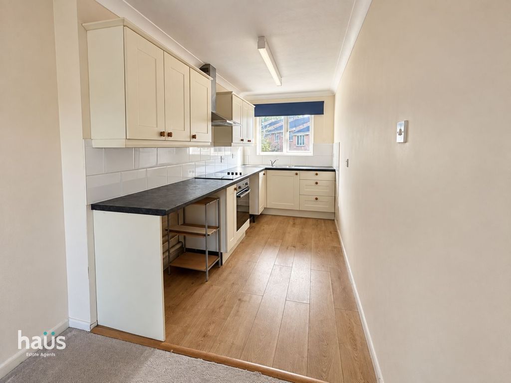 Property photo 3 of 7 Kitchen