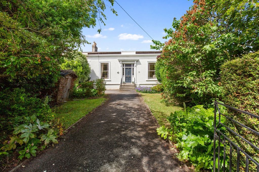 Property photo 2 of 37 Picture No. 02