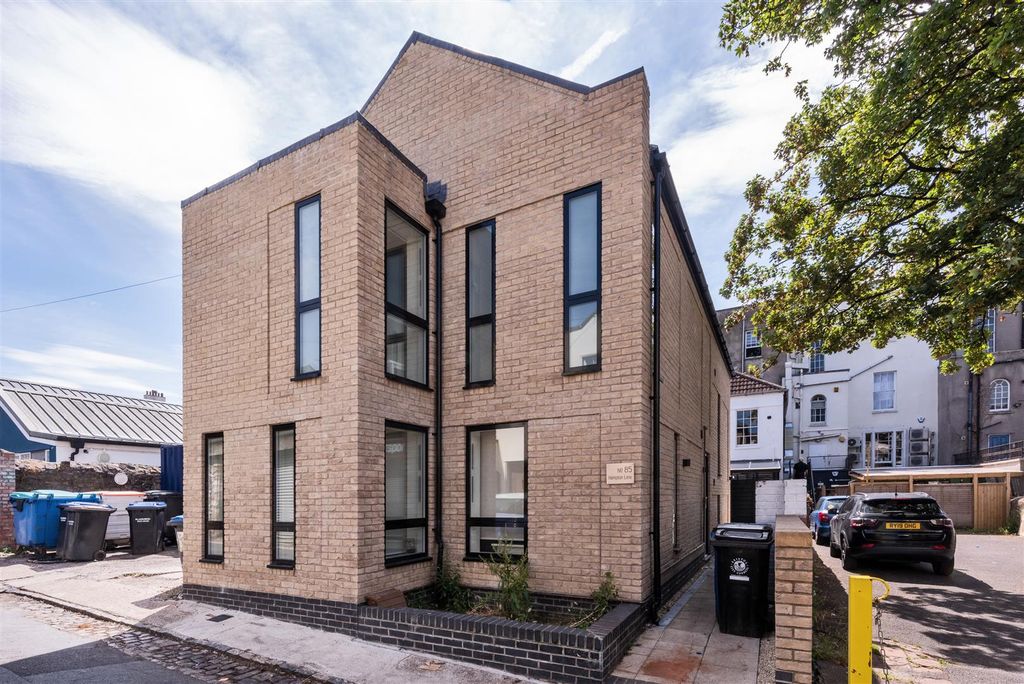 Property photo 1 of 16 85 Hampton Lane-1.Jpg