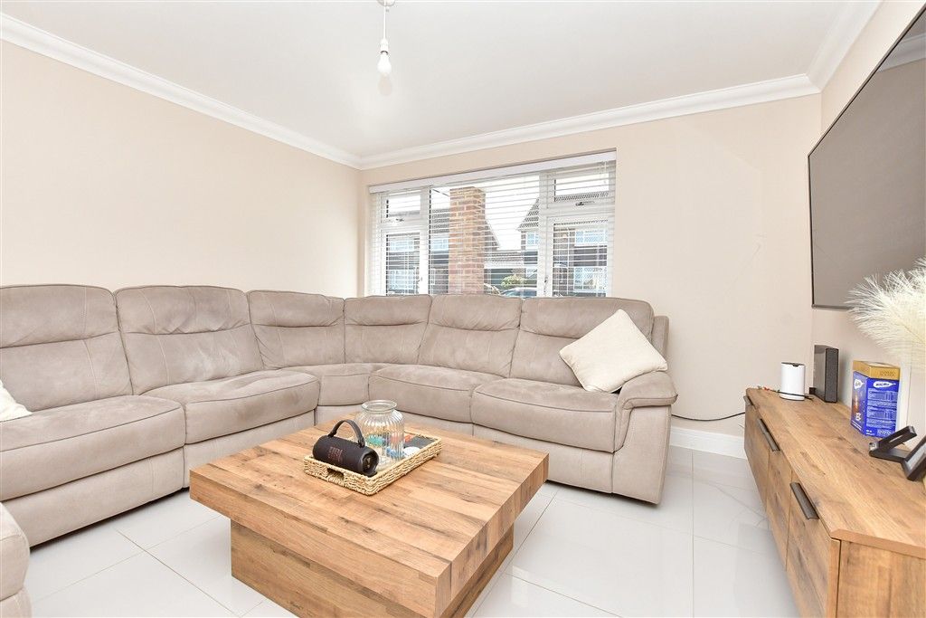 Property photo 2 of 14 Lounge