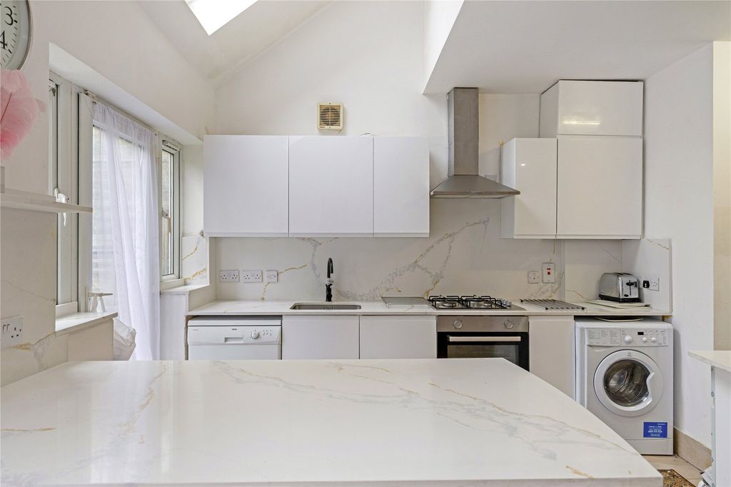 Property photo 2 of 19 Picture No. 33