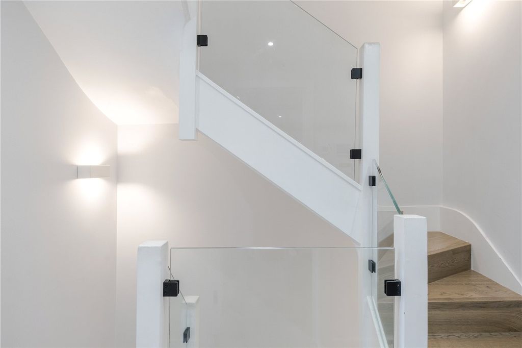 Property photo 3 of 32 Staircase