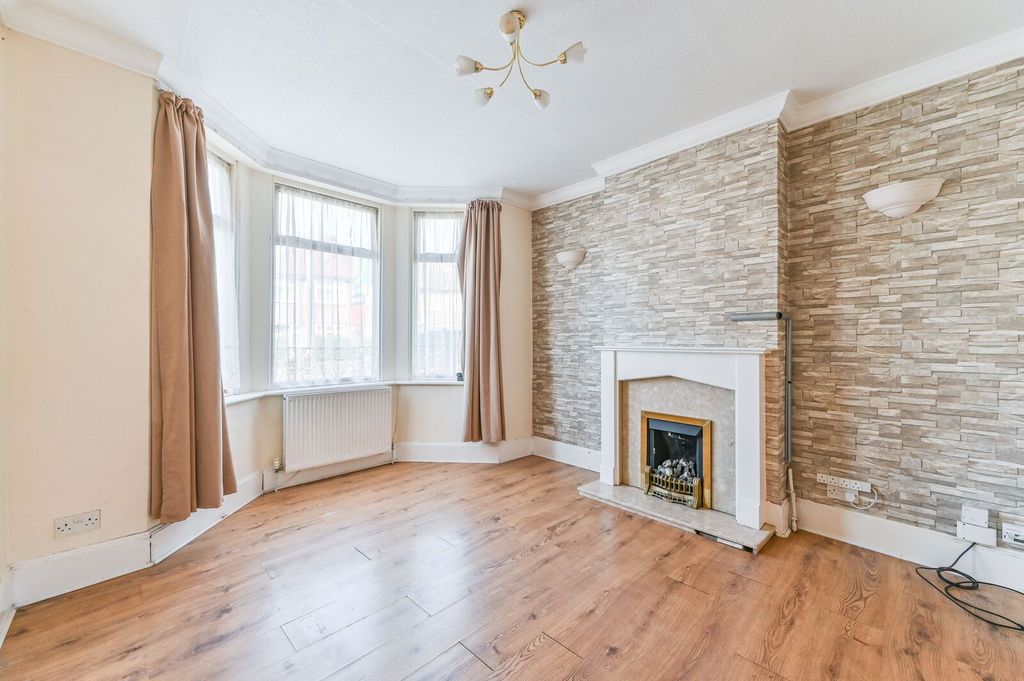 Property photo 2 of 9