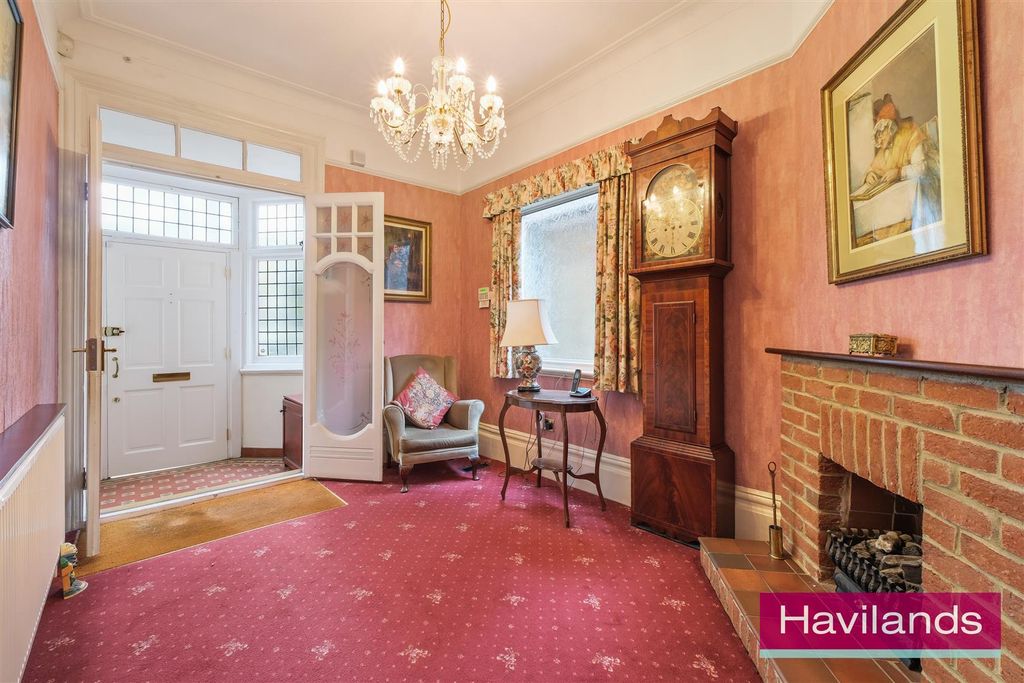 Property photo 2 of 22 Wellington Road-2.Jpg