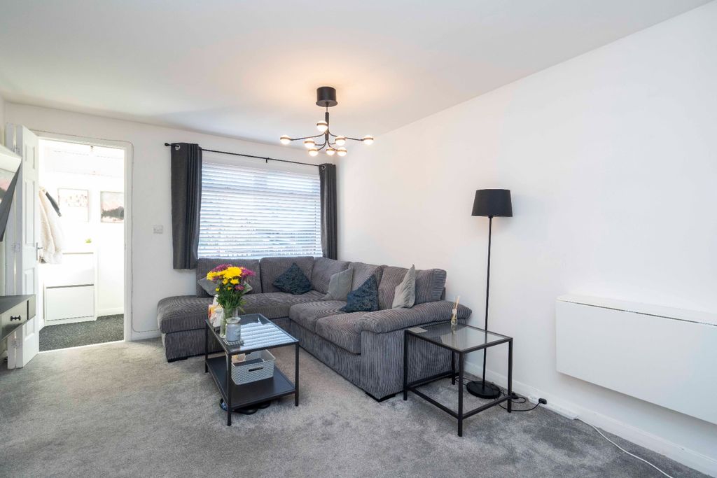 Property photo 2 of 15 4686873