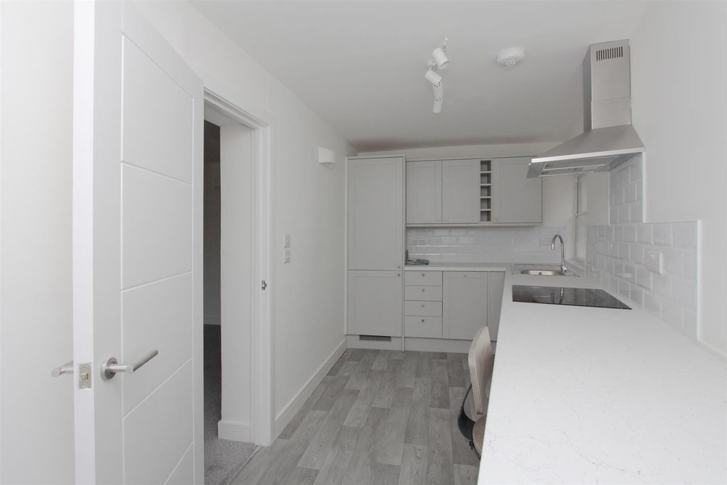 Property photo 3 of 15 Flat 1, 2 Minster Street (4).Jpg