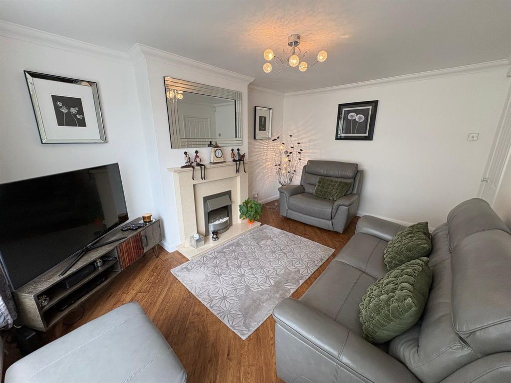 Property photo 2 of 15 Lounge