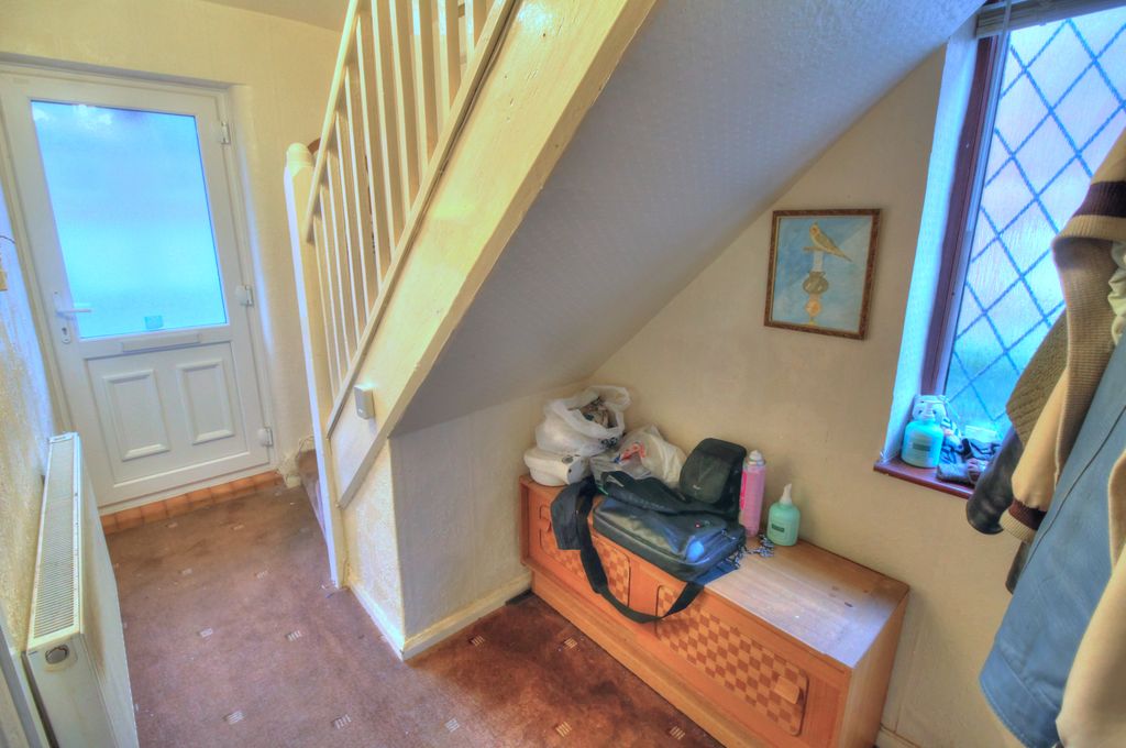 Property photo 3 of 8 Entrance Hall