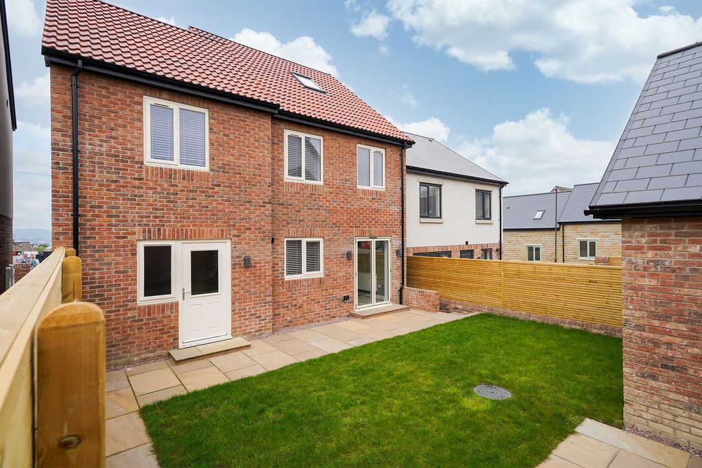 Property photo 1 of 12 External