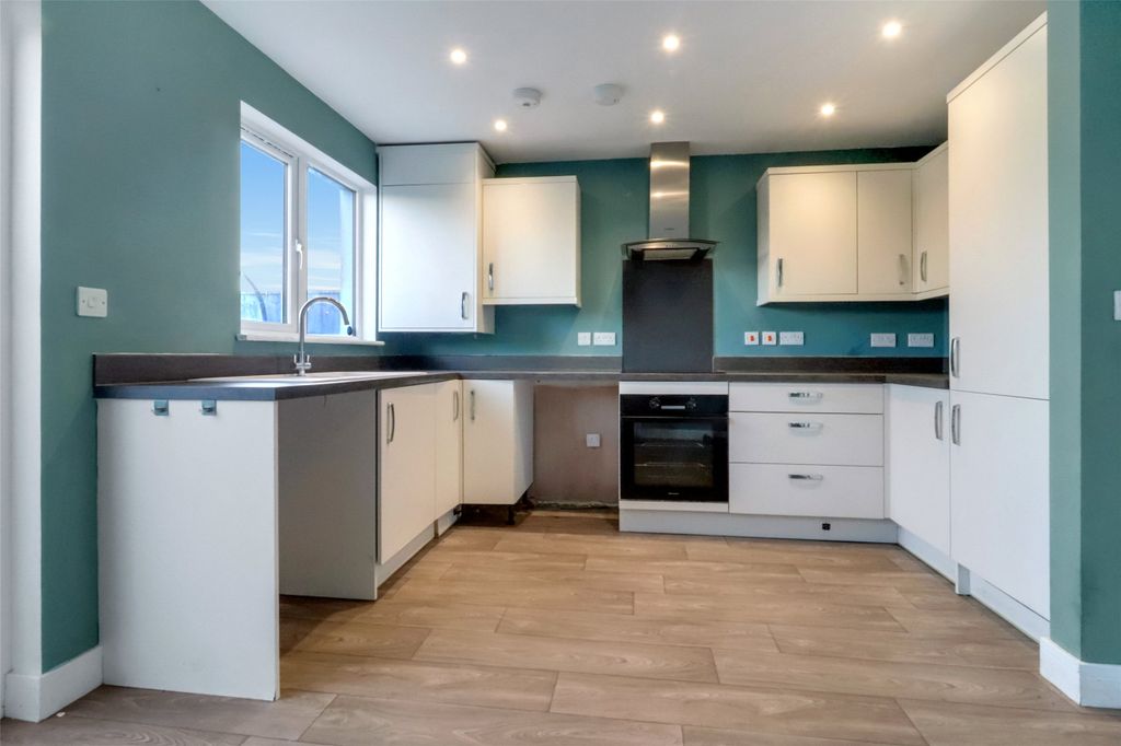 Property photo 3 of 12 3 - Picture No. 21