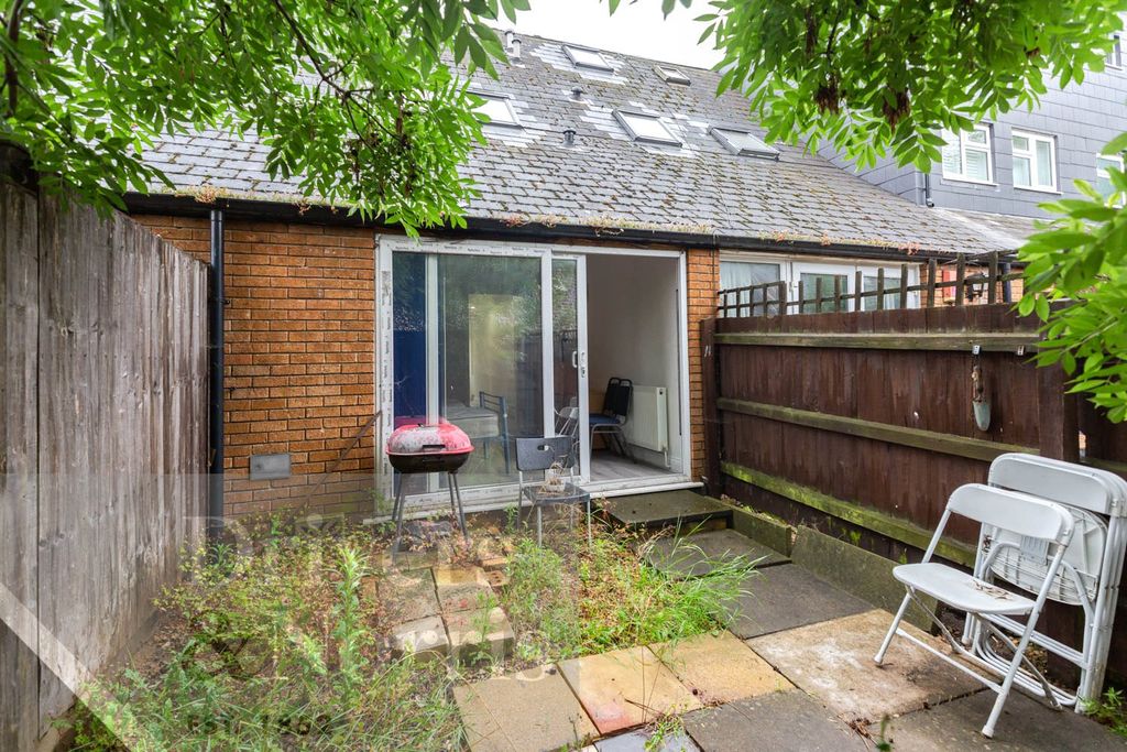 Property photo 2 of 9 Picture No. 10