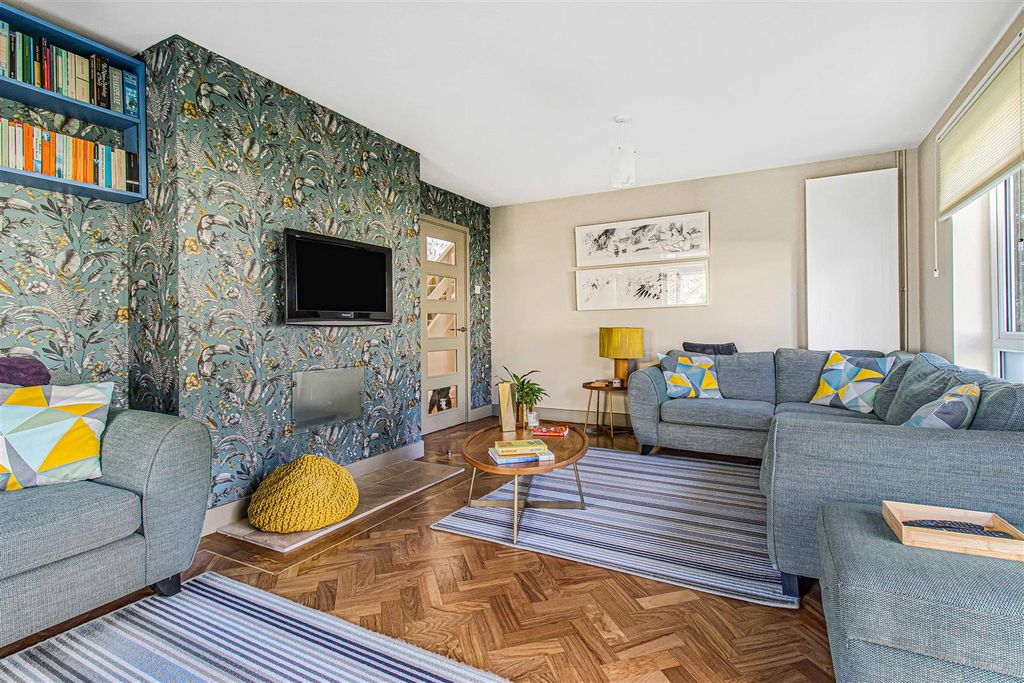 Property photo 3 of 27 11_72843.Jpg