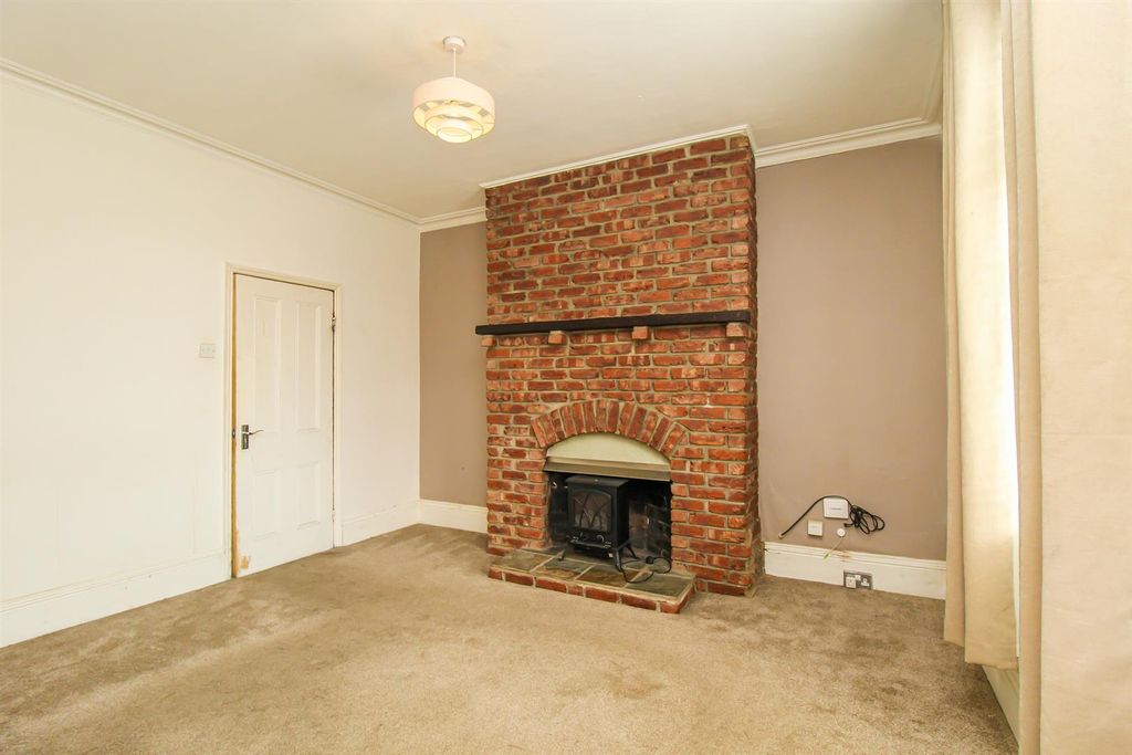 Property photo 3 of 7 Lounge