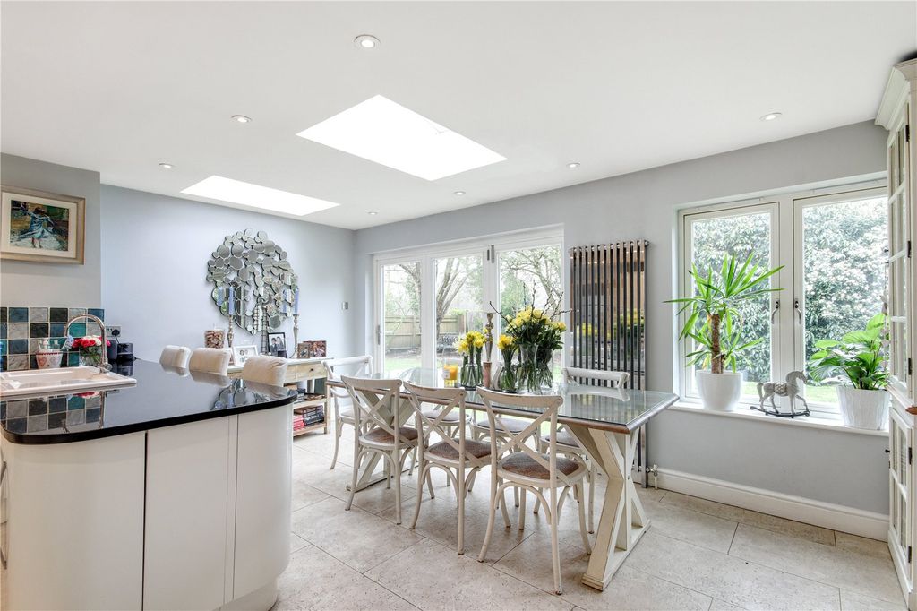 Property photo 3 of 15 Kitchen/Breakfast