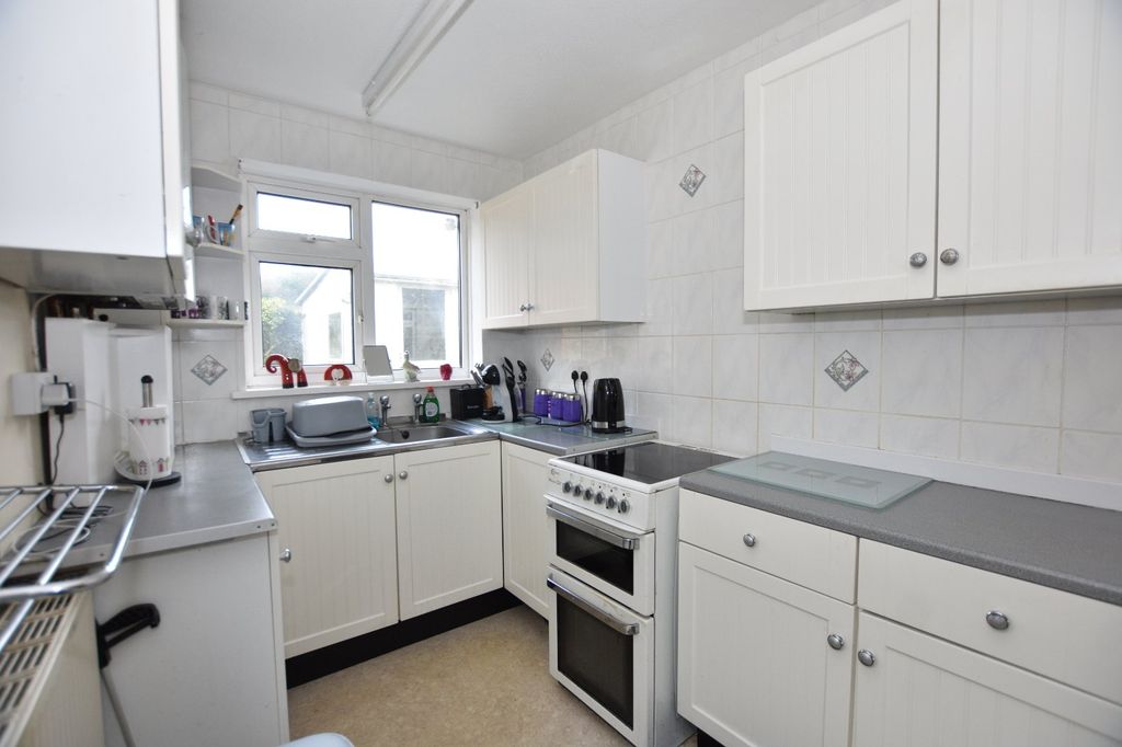 Property photo 2 of 14 Kitchen