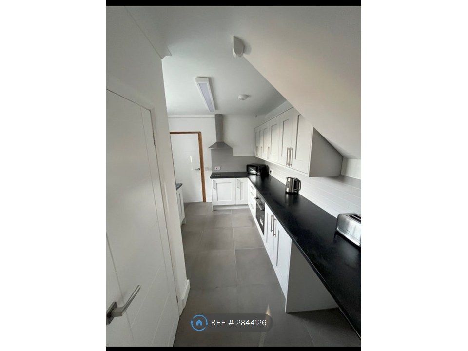 Property photo 2 of 9 Kitchen