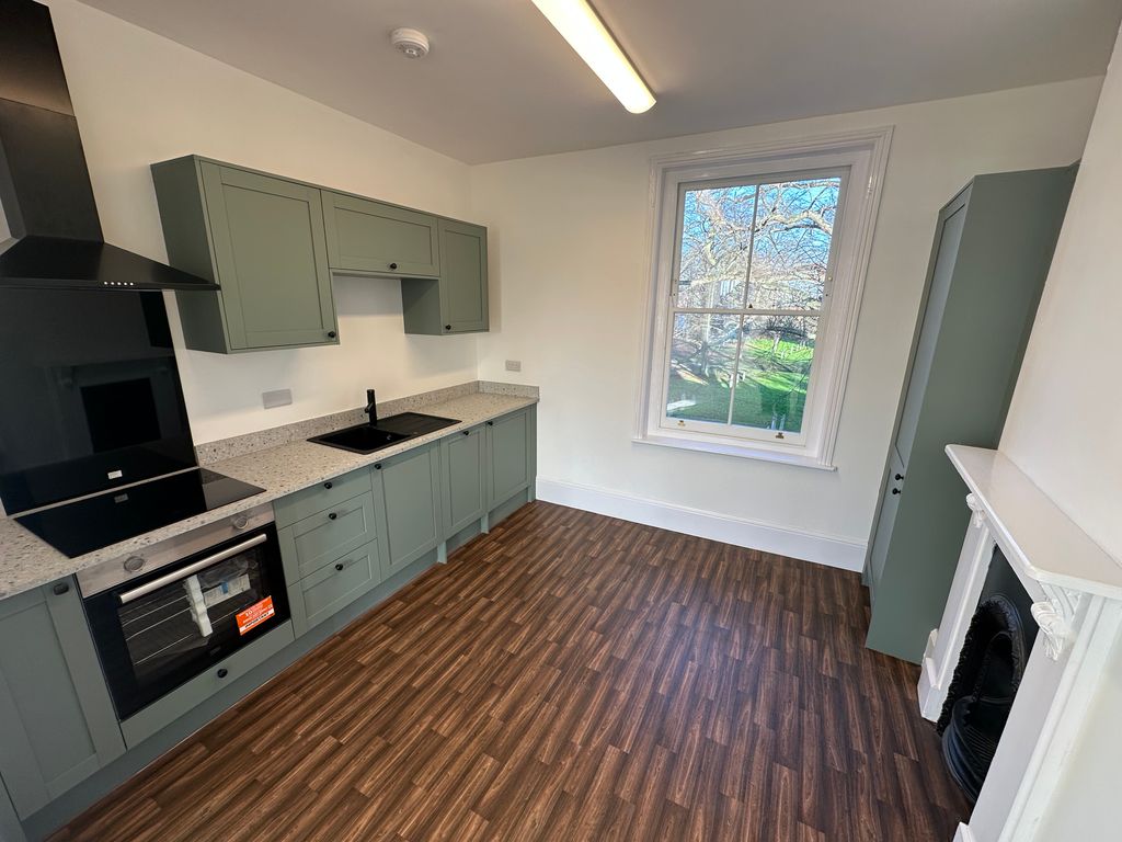 Property photo 3 of 11 Kitchen