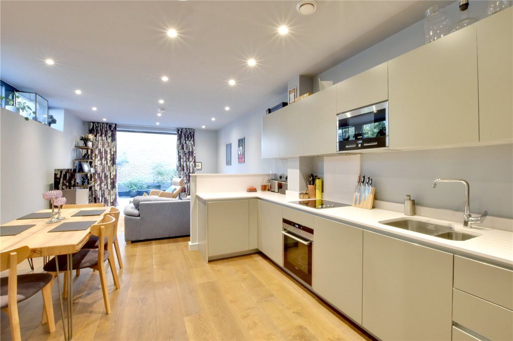 Property photo 1 of 22 Picture No. 09