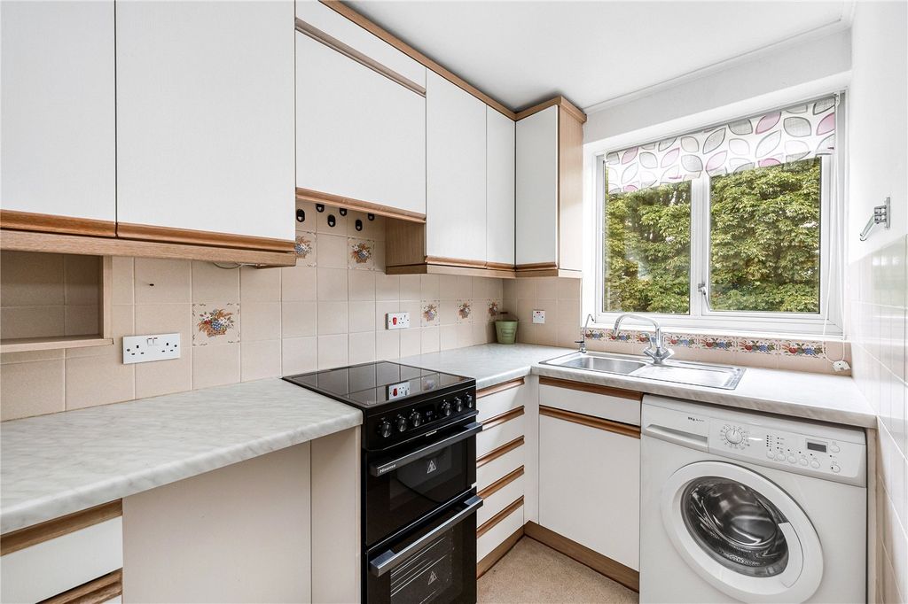 Property photo 2 of 11 Kitchen