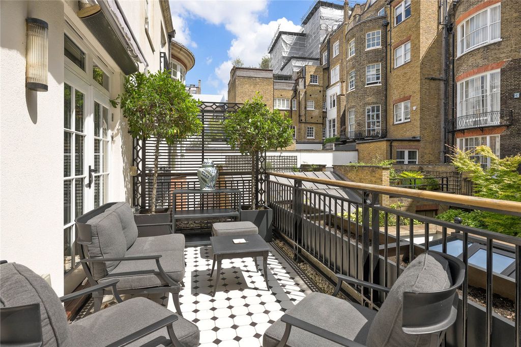 Property photo 2 of 11 Terrace
