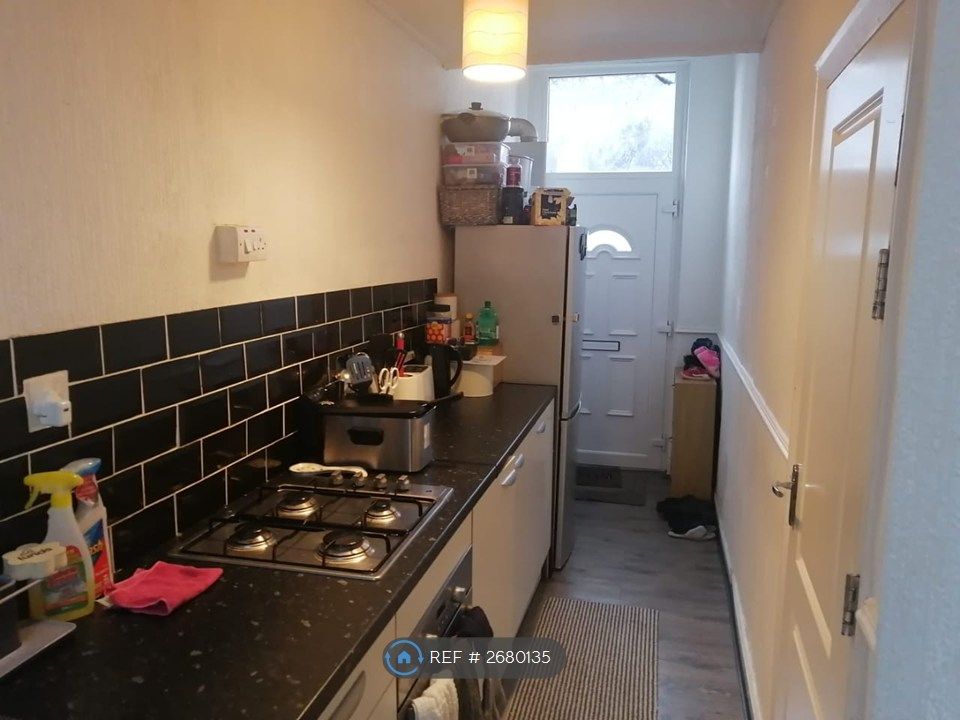 Property photo 2 of 8 Kitchen