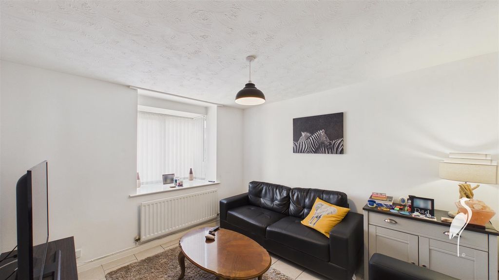 Property photo 2 of 15 Lounge