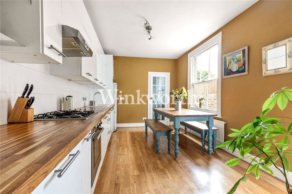 Property photo 3 of 17 Picture No. 11