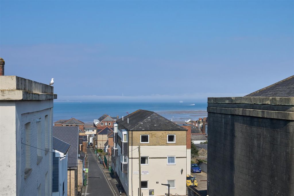 Property photo 2 of 13 Sea Views