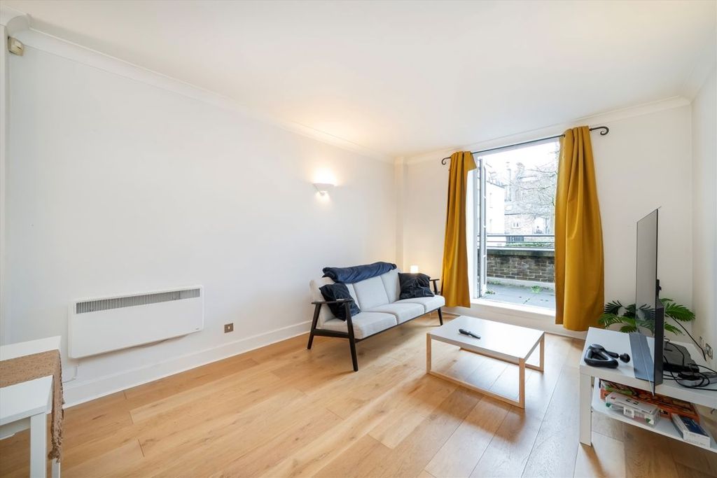 Property photo 2 of 8