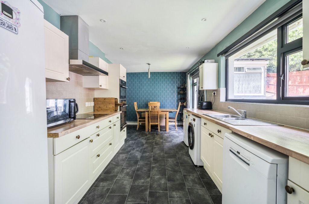 Property photo 3 of 21 3 - 1297916-19-6836Eb...