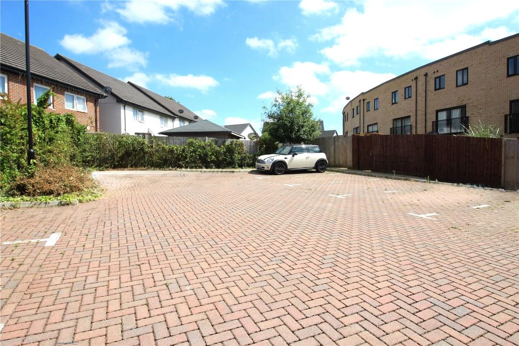 Property photo 2 of 14 Picture No. 18