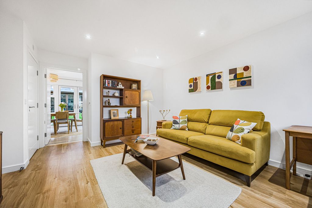 Property photo 2 of 23