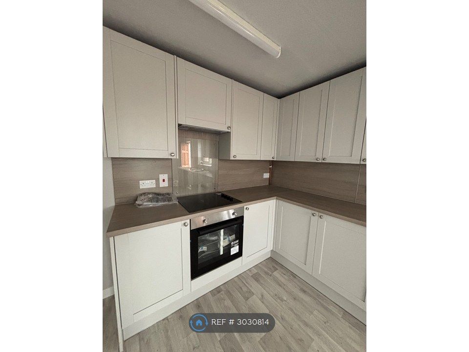 Property photo 3 of 17 Kitchen