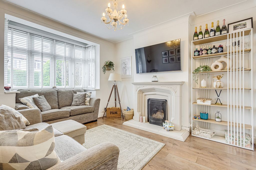 Property photo 2 of 25