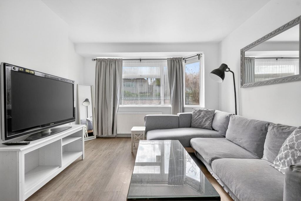 Property photo 2 of 14