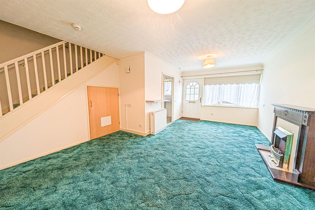 Property photo 2 of 9 Pxl_20251111_133716045.Raw-01 Lvg.Jpg