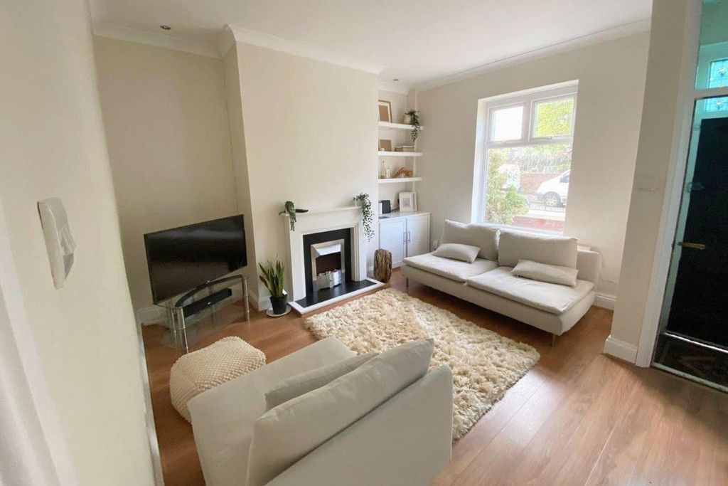 Property photo 2 of 17
