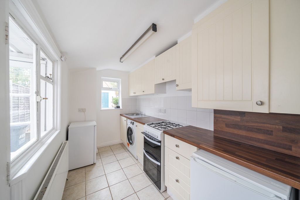 Property photo 2 of 20 1376653-13-690c74...