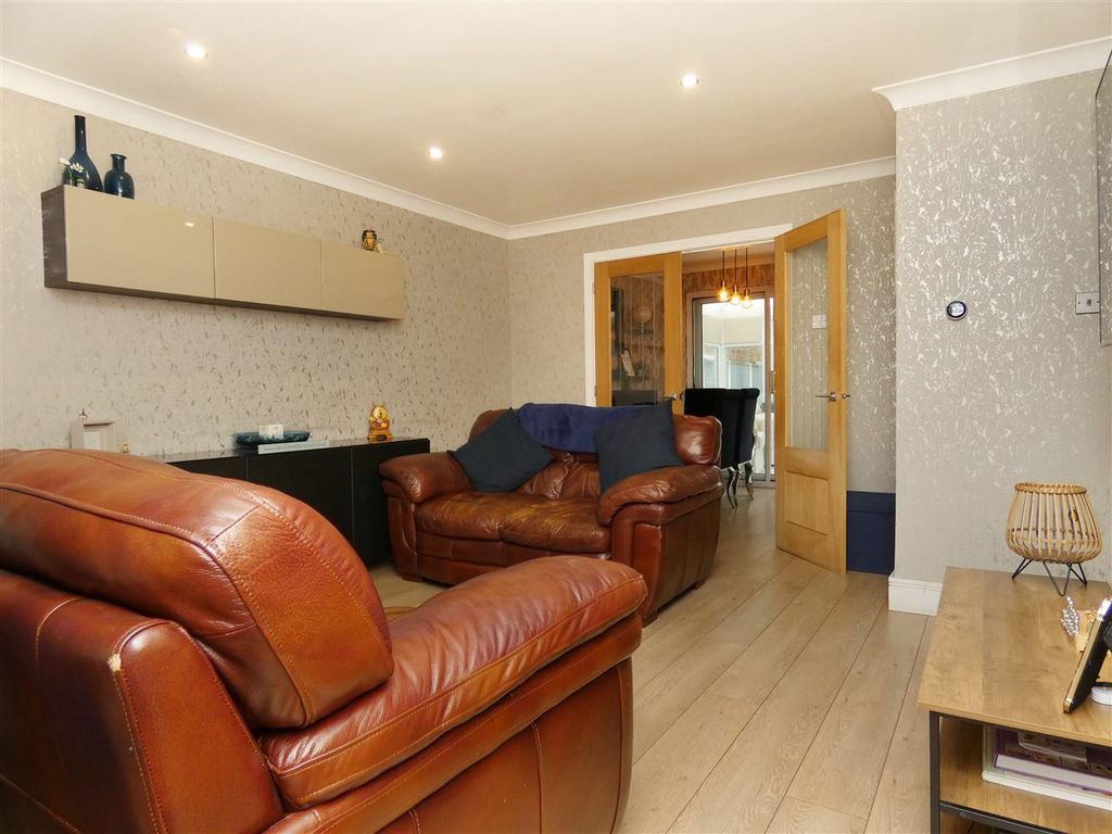 Property photo 2 of 26 Lounge