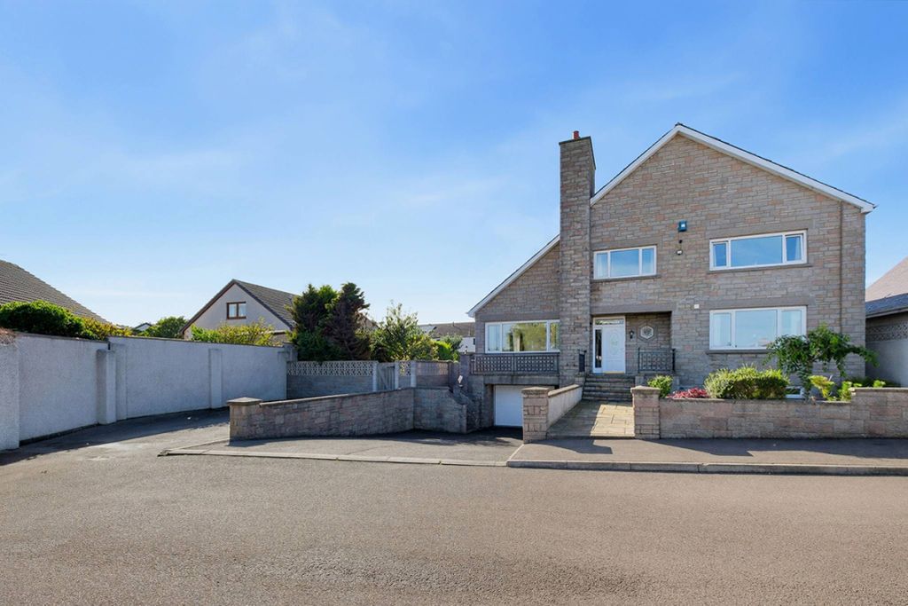 Property photo 1 of 40