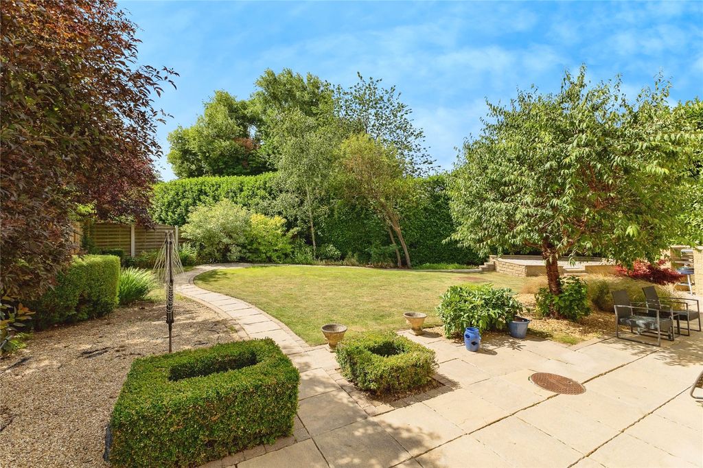 Property photo 2 of 19 Picture No. 24