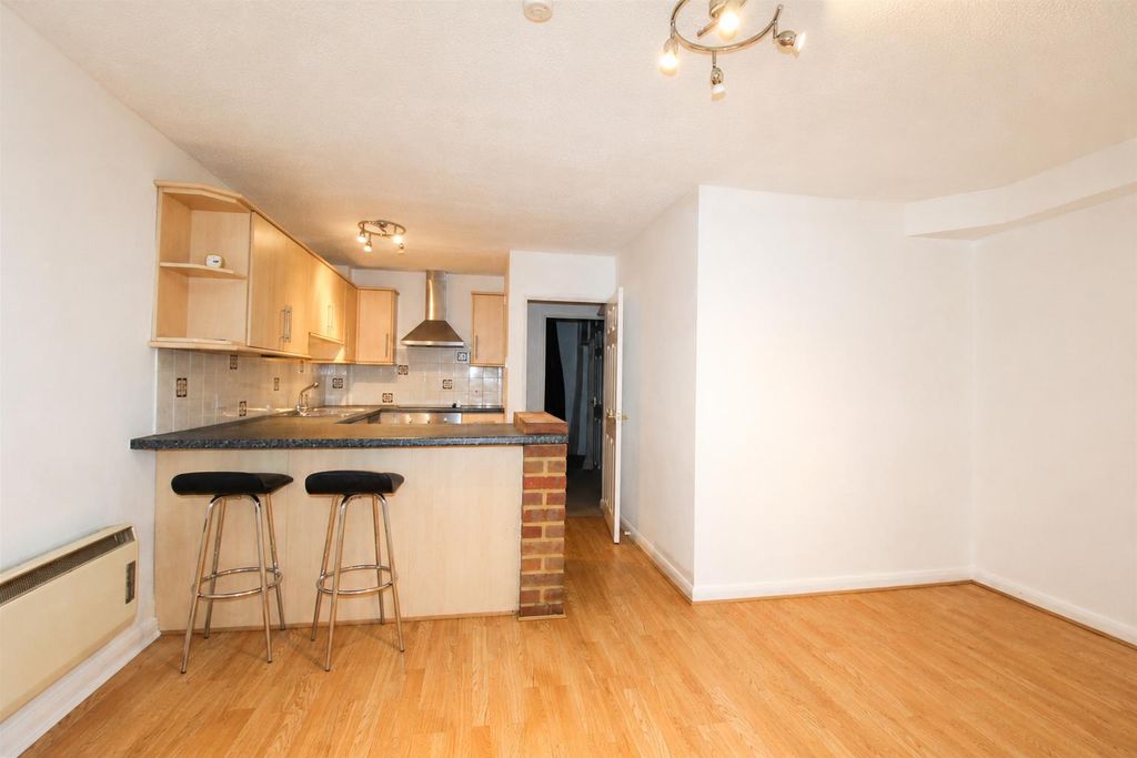 Property photo 3 of 9 d6771539-930F-4097-9187-5F49851F6Aa1.Png