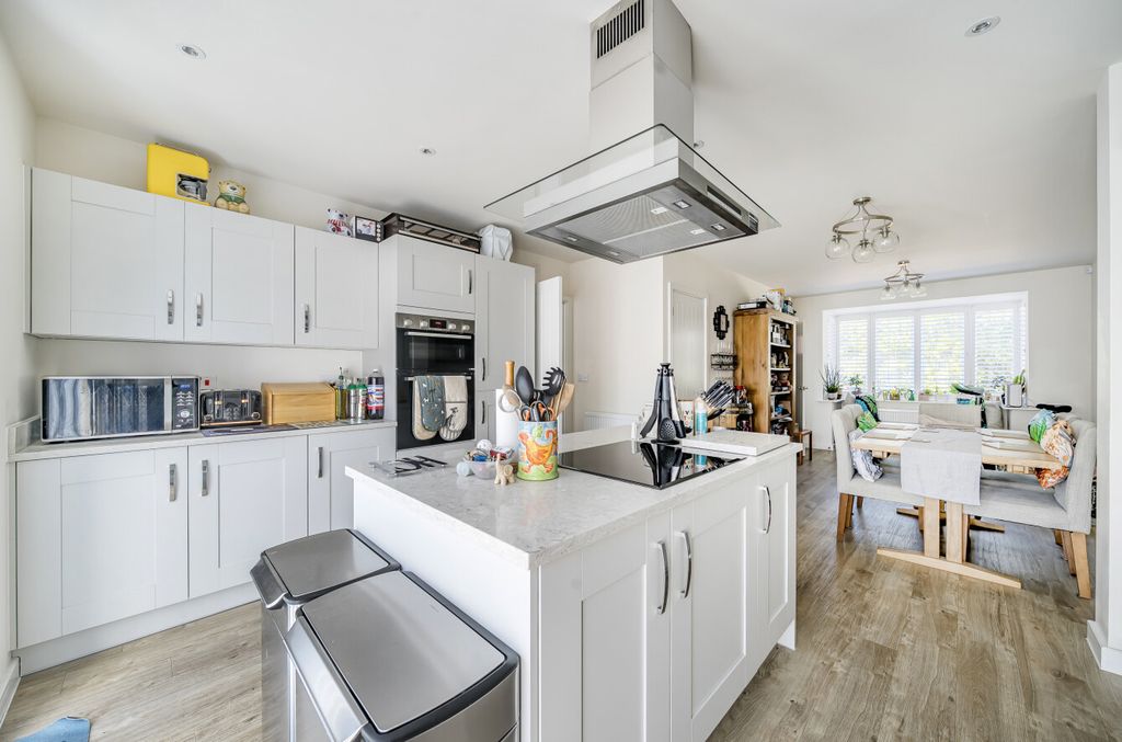 Property photo 3 of 16 1348948-3-68Beb54...