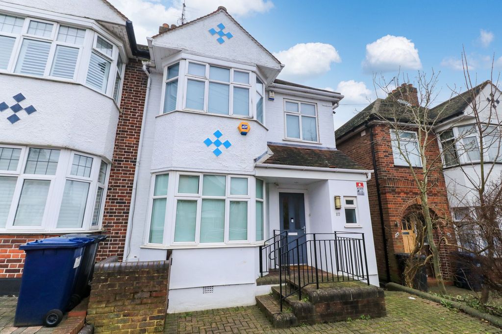 Property photo 1 of 32