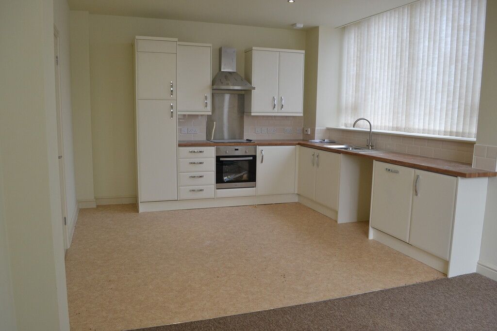 Property photo 2 of 6 Kitchen