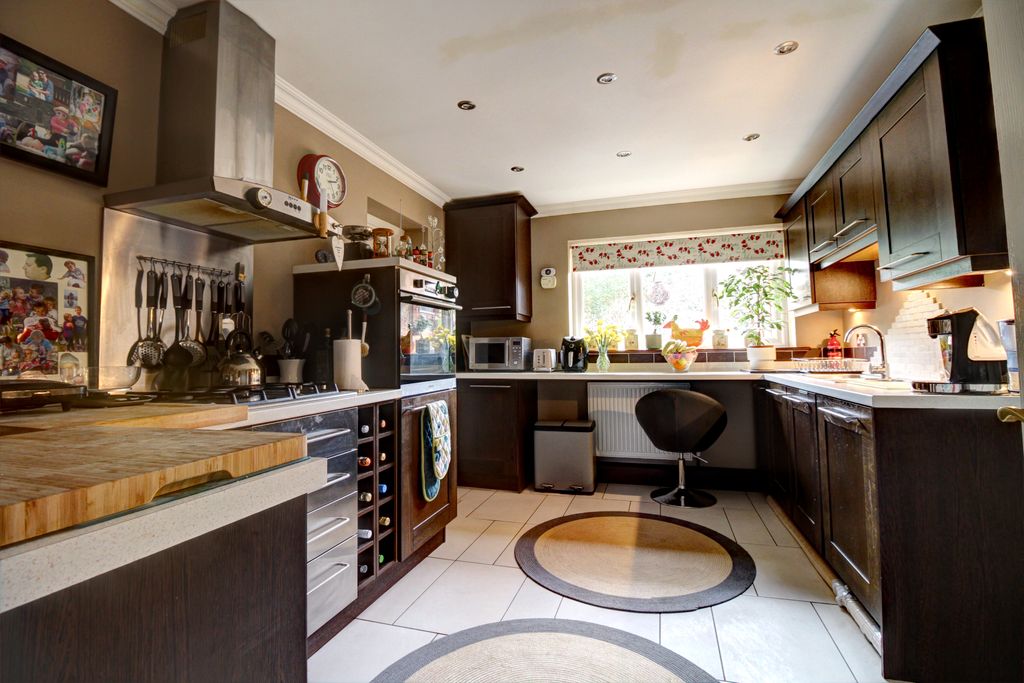 Property photo 3 of 30 Kitchen