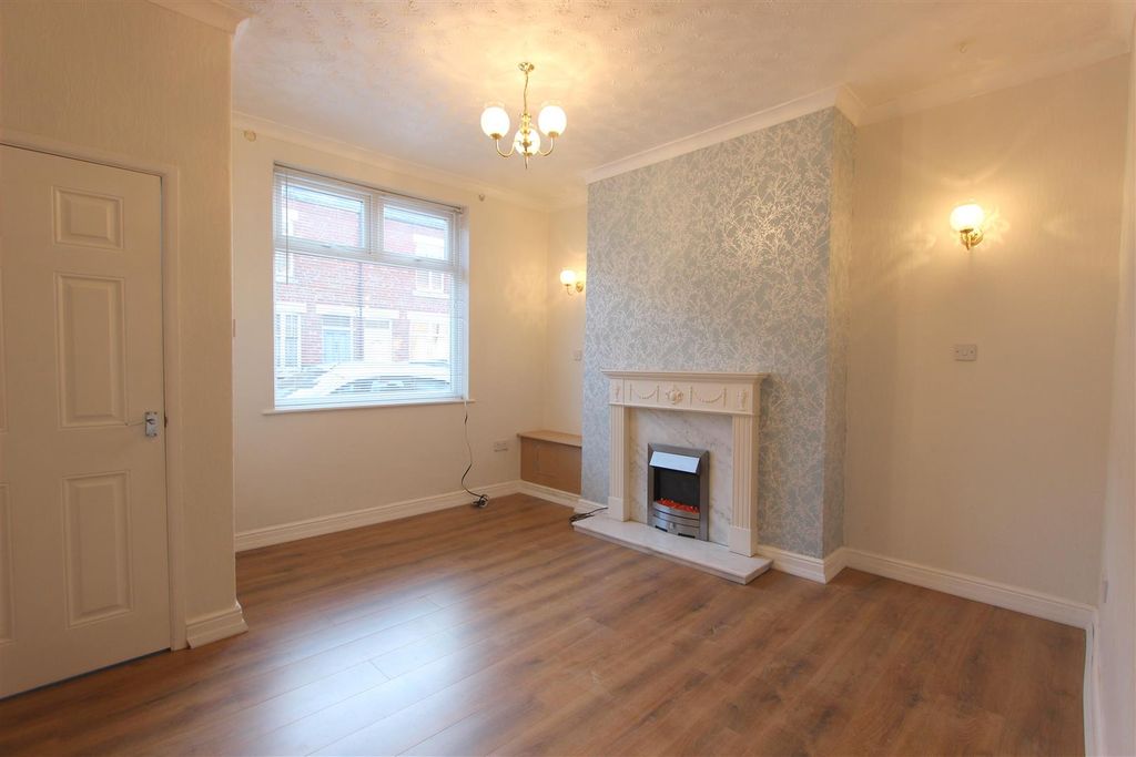 Property photo 1 of 9 Living Room